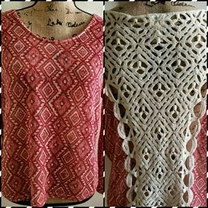 ♦️Daytrip Geo Print w/crochet back Top♦️